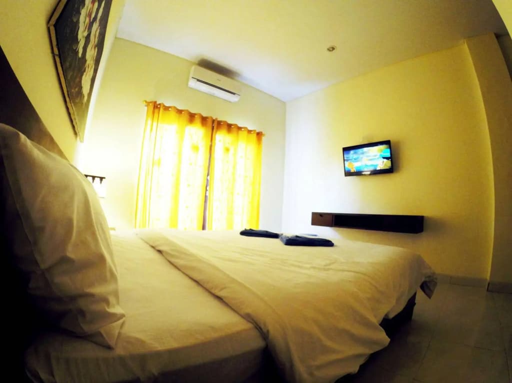 Lucky's Guest House - photo 5