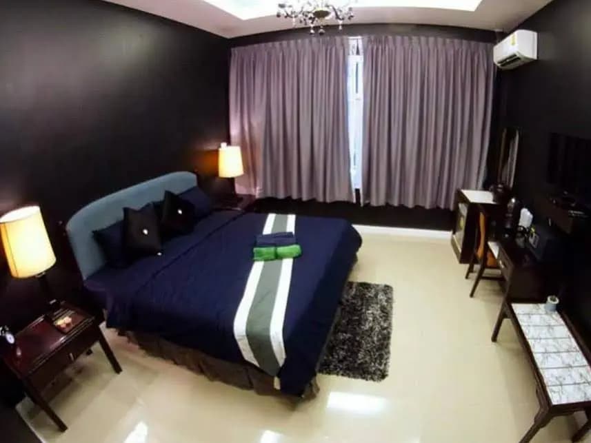 Pitbull Hotel - photo 3