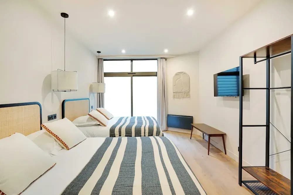 Spacious Apartment - 2BR/10P - Place D'Italia - photo 5