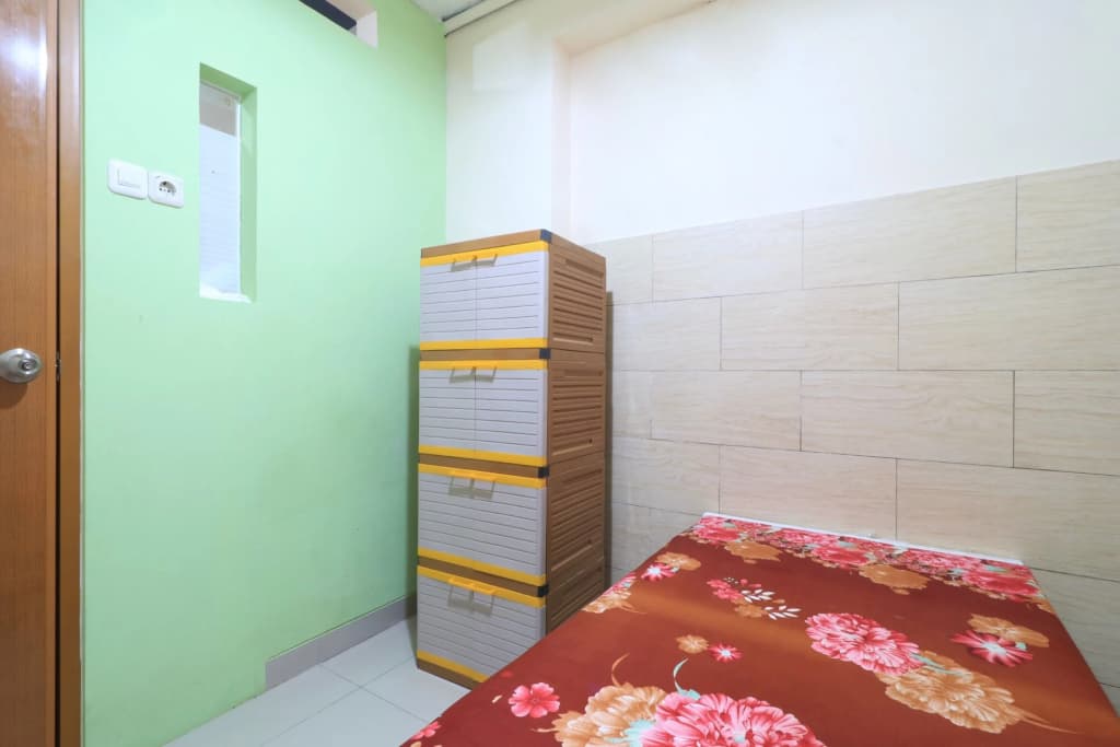 Eiffel Residence Batu Tulis 37 - Female Only - photo 5