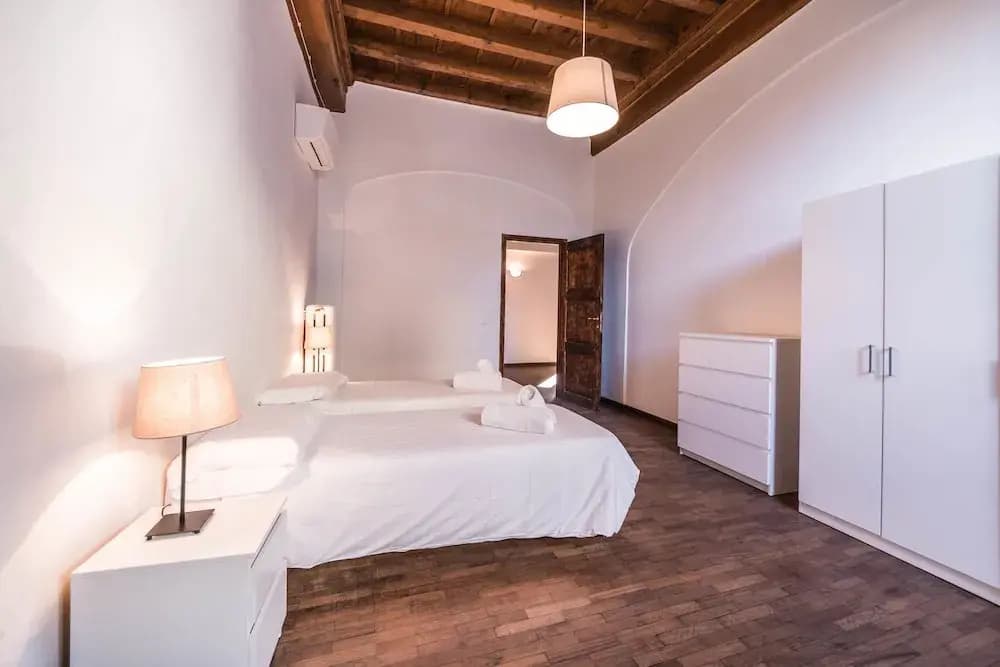 Close to The Duomo Exquisite 4BD - photo 5