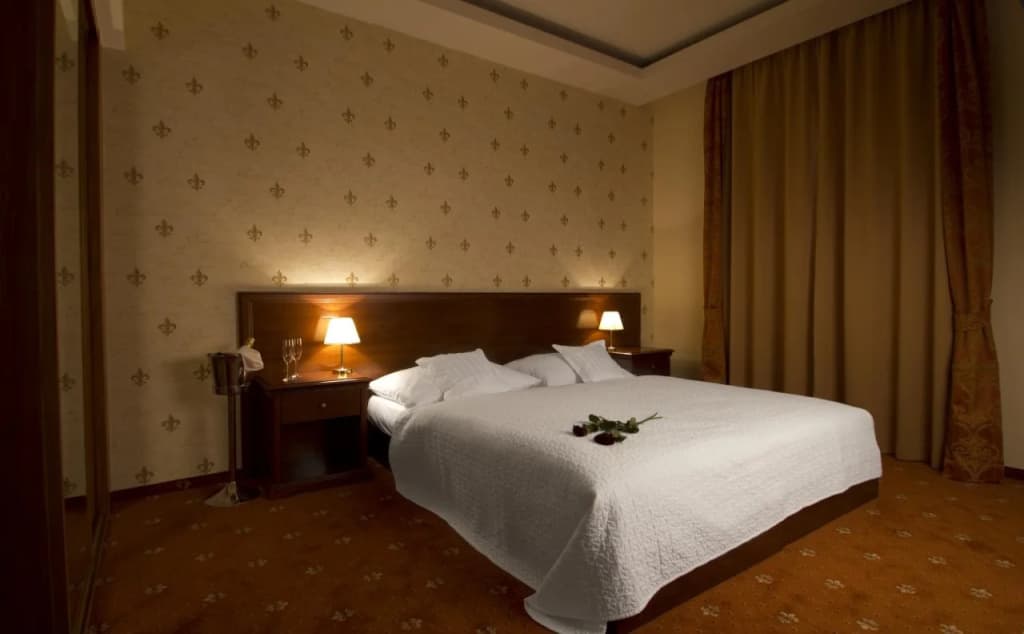 Fleur De Lis Hotel - photo 2