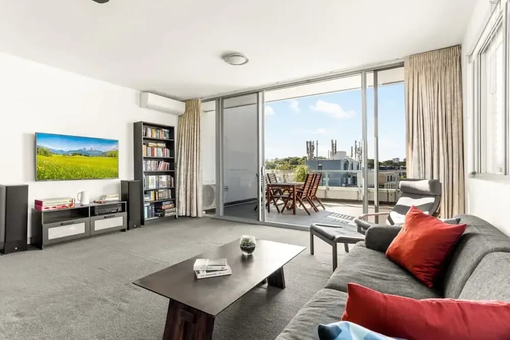 Spacious 2-bed With Two Balconies With City Views - photo 2