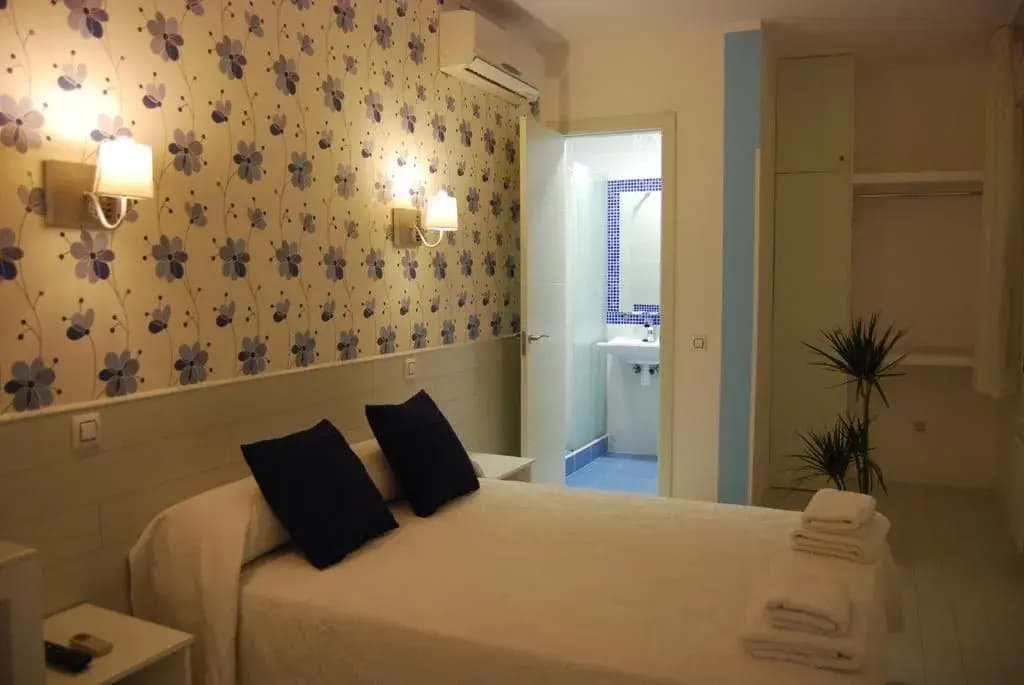 Hostal Petite Maman - photo 8