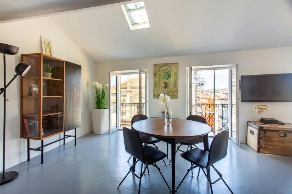 Ross 5- F2, Lumineux, Balcon, Loft, Clim, Vieux-Nice - photo 3