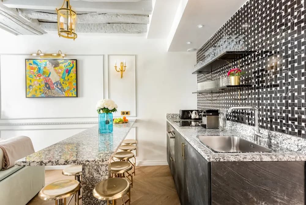 Luxury 4 Bedroom 3 Bathroom Louvre - AC - photo 16