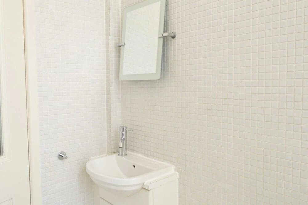 Bright 2 Bedroom Dalry Apartment - photo 6