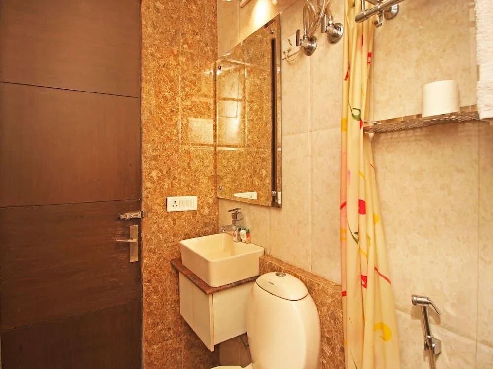 OYO Collection O 476 Hotel Gera's - photo 10
