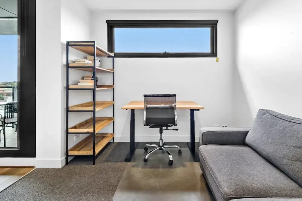 Pristine 1-bed Apartment Near Local Cafes - photo 2