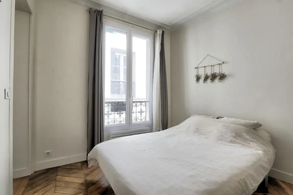 Classy and Cosy 1-bedroom Ensuite, 2min Walk From Cadet Metro - photo 2