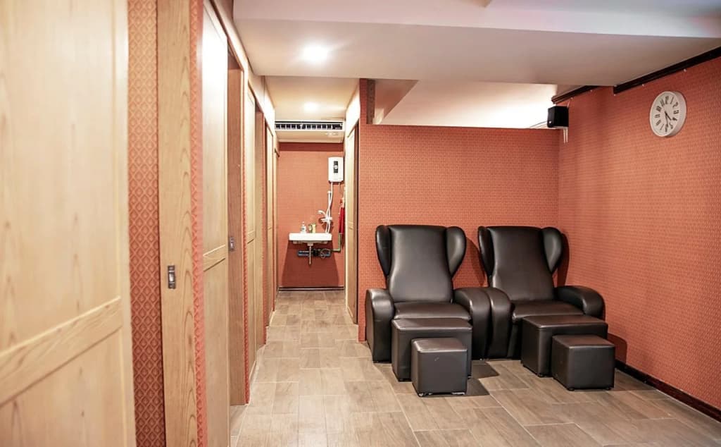 J Place Hotel - photo 14