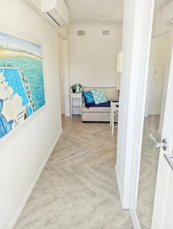 Freshly Renovated Apartment in the Heart of Bondi - photo 5