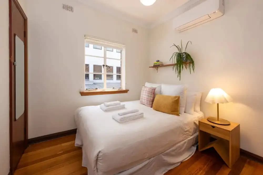 Charming Art Deco Unit in East Melbourne - photo 4