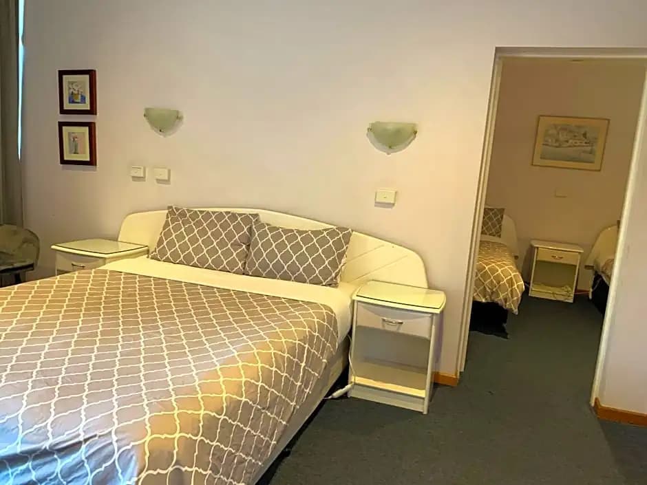Casey on Princes Motel - photo 3