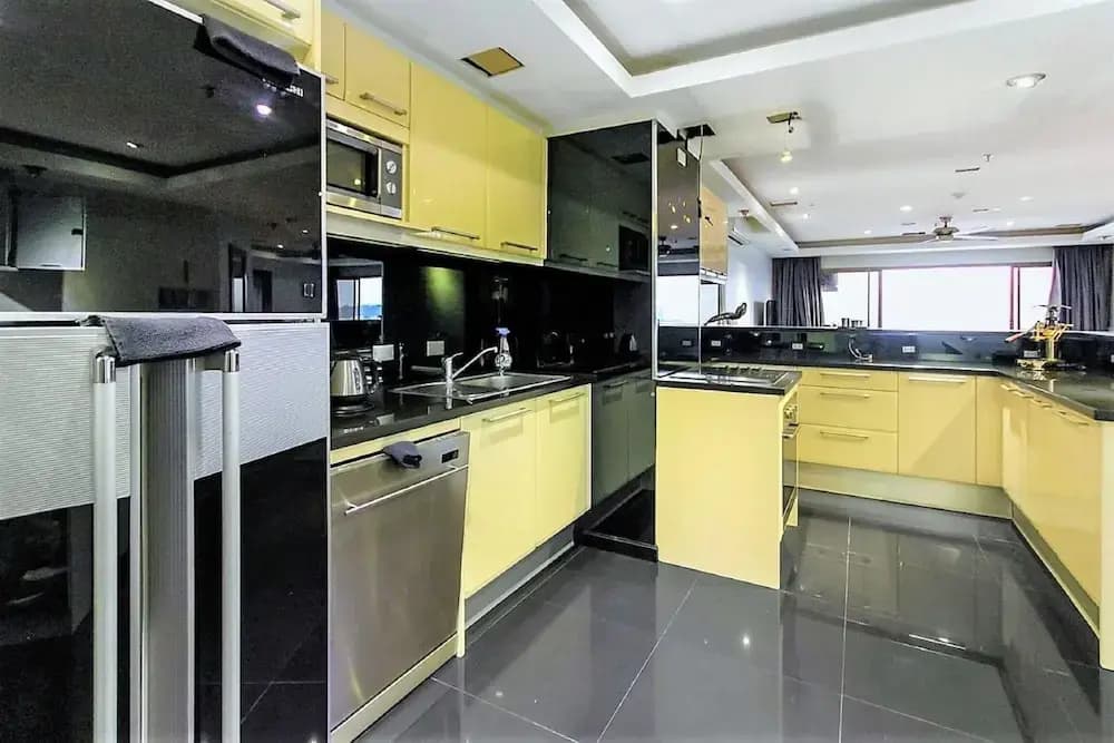 20th Floor 2-bed Condo With Stunning Views - photo 19