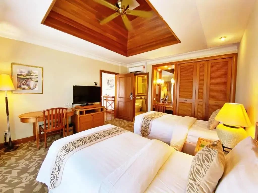 Tiara Labuan Hotel - photo 21