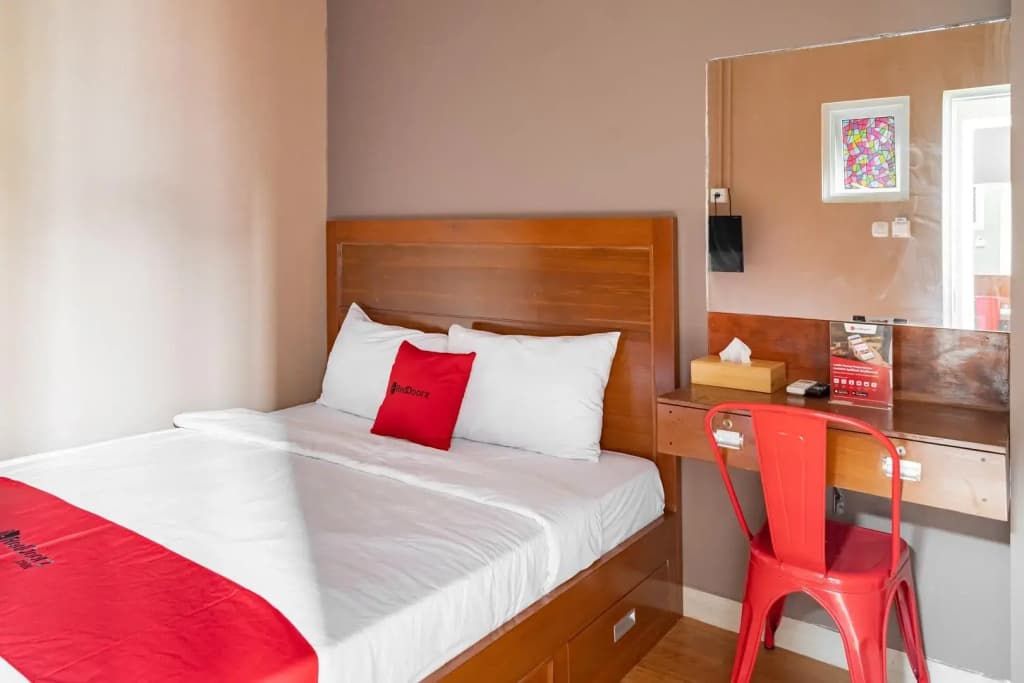 RedDoorz Hostel near LTC Glodok - photo 4