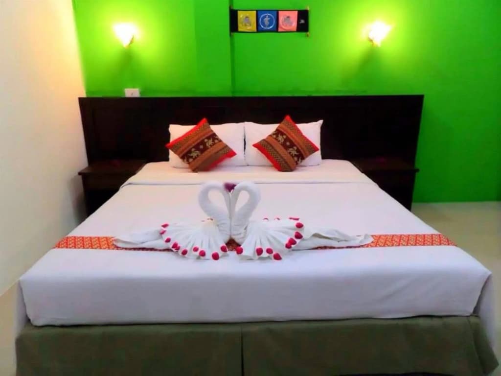Thana Patong Guesthouse - photo 2