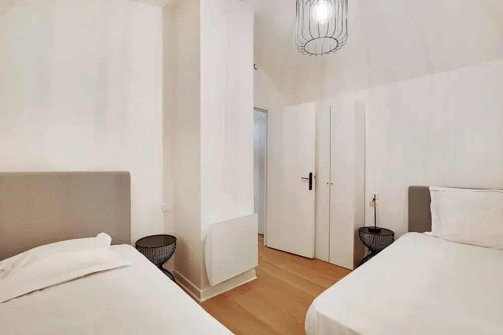 Elegant Apartment - 2bd/6p - Hotel de Ville - photo 5