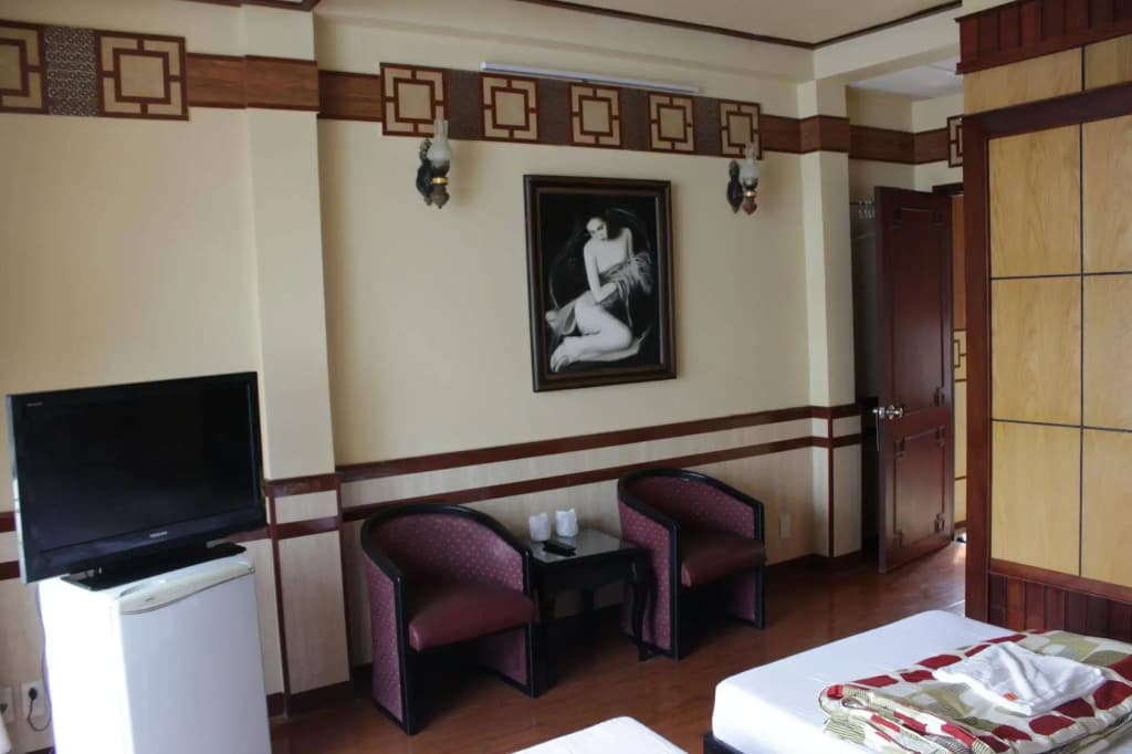 Bee Saigon Hotel - photo 1
