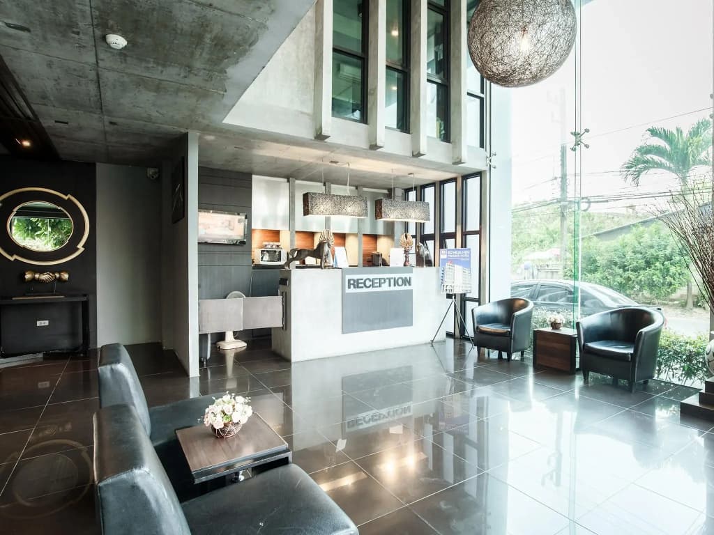 B2 Black Business & Budget Hotel - photo 2