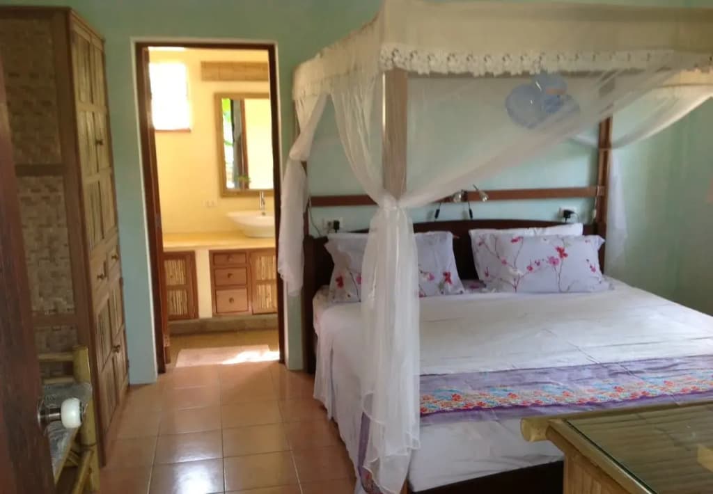 Aree's Lagoon House - photo 2