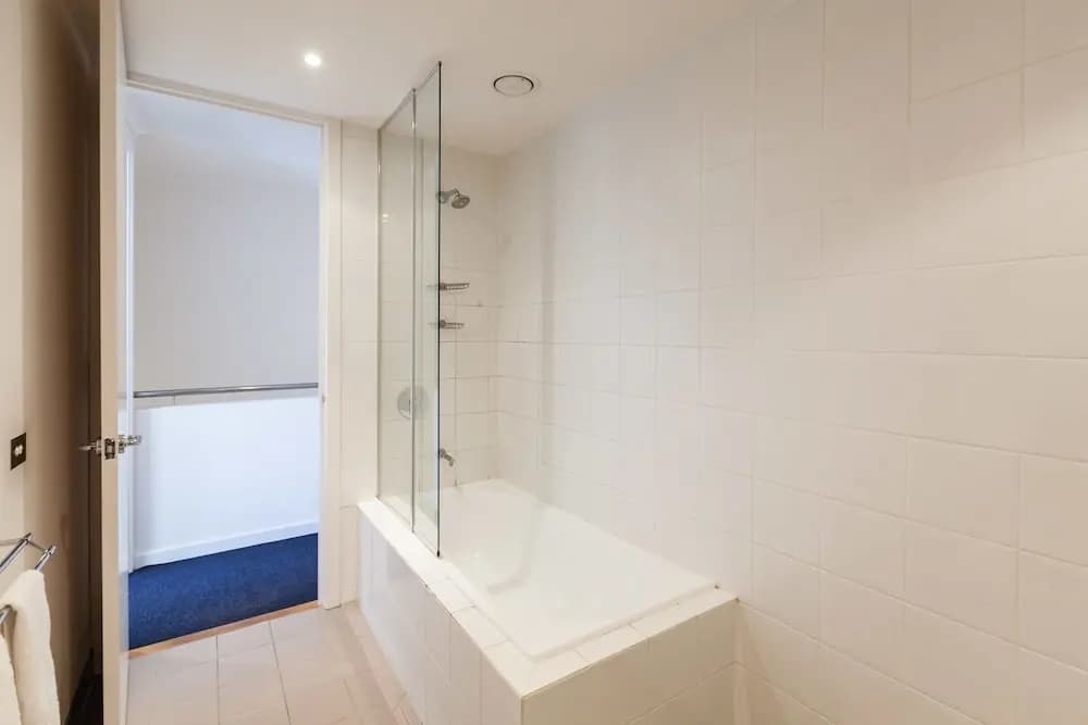 CLAUDE, 2BDR Melbourne Apartment - photo 8