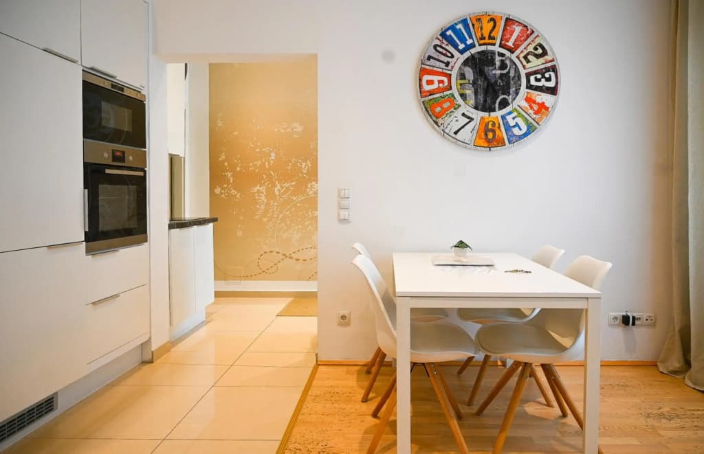 Bright Apartment Mariahilf - photo 14