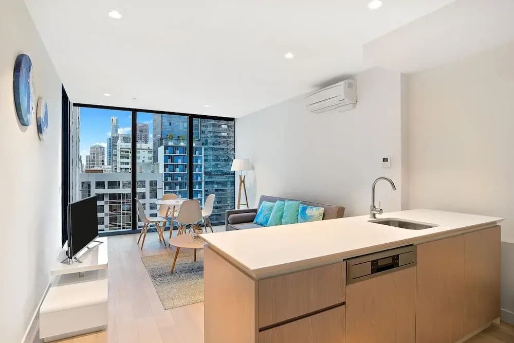 IfStays EQ Tower Apartment - photo 3