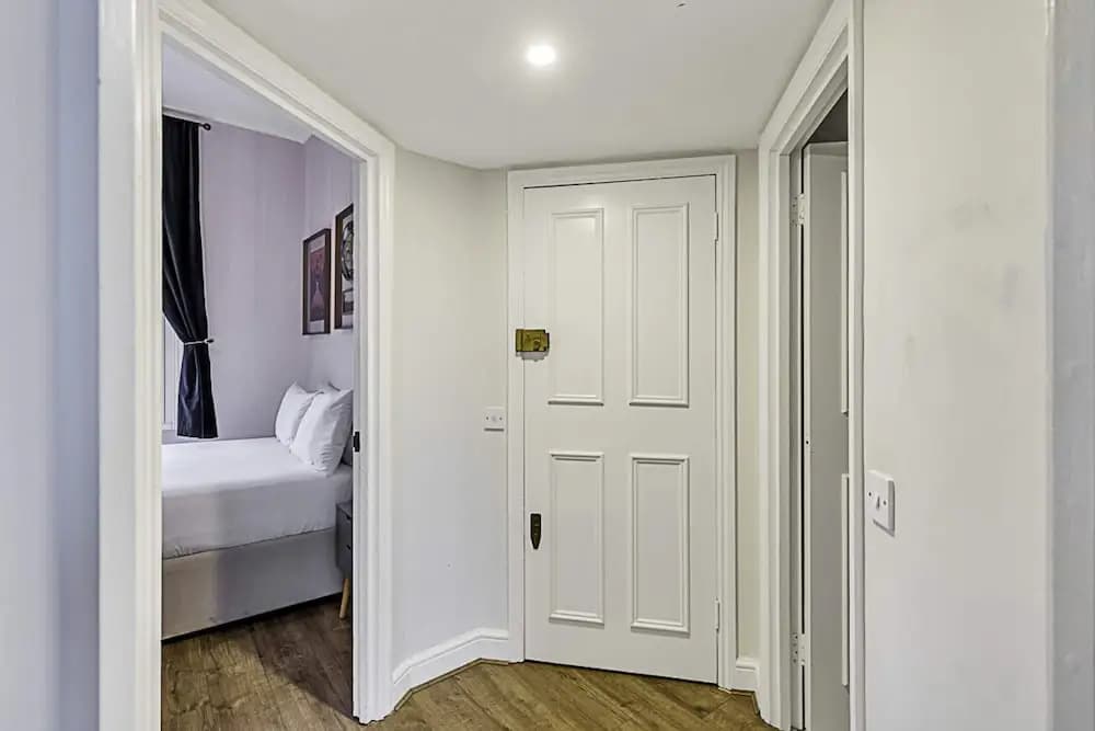 The Shepherd's Bush Hideaway - photo 35