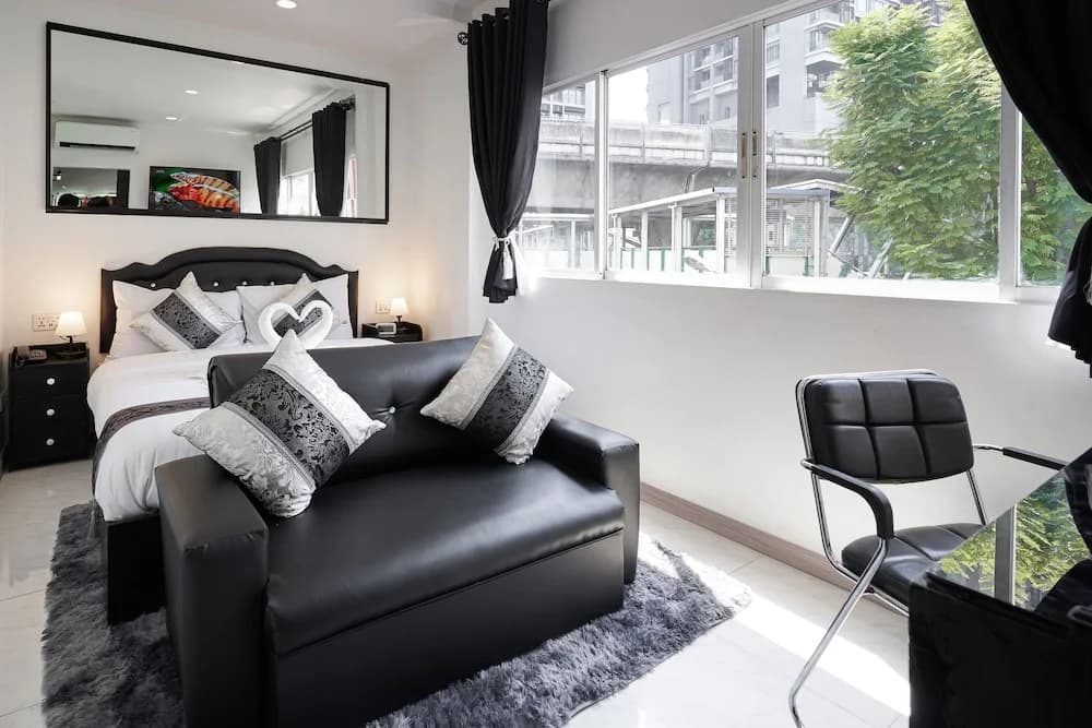 Thonglor Suites Hotel - photo 7