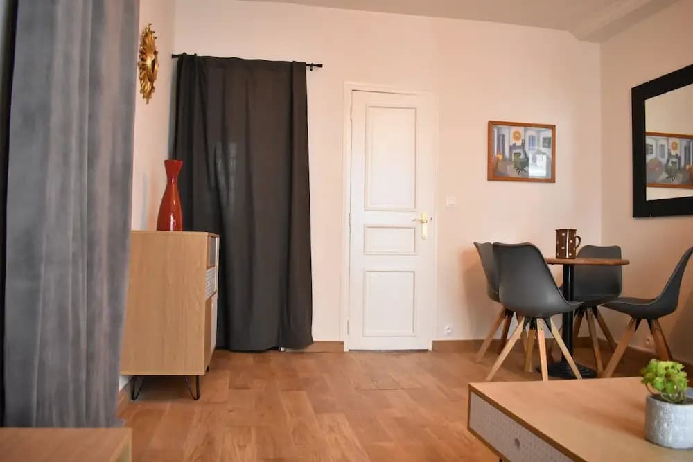 Spacious 1 Bedroom Apartment in Sacré Coeur - photo 6