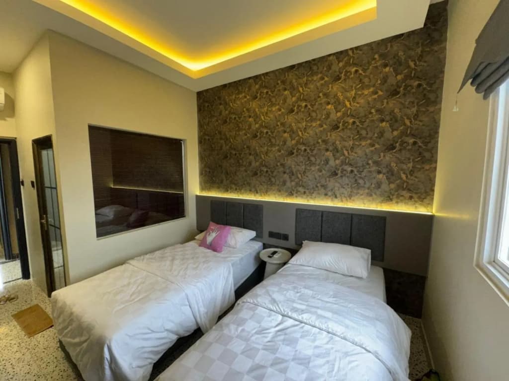 Hotel With OK - photo 2