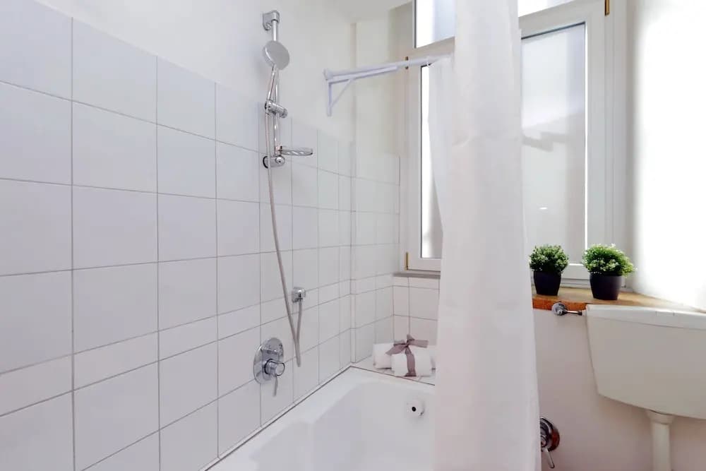 Three bedrooms Spagna Apartment - photo 34