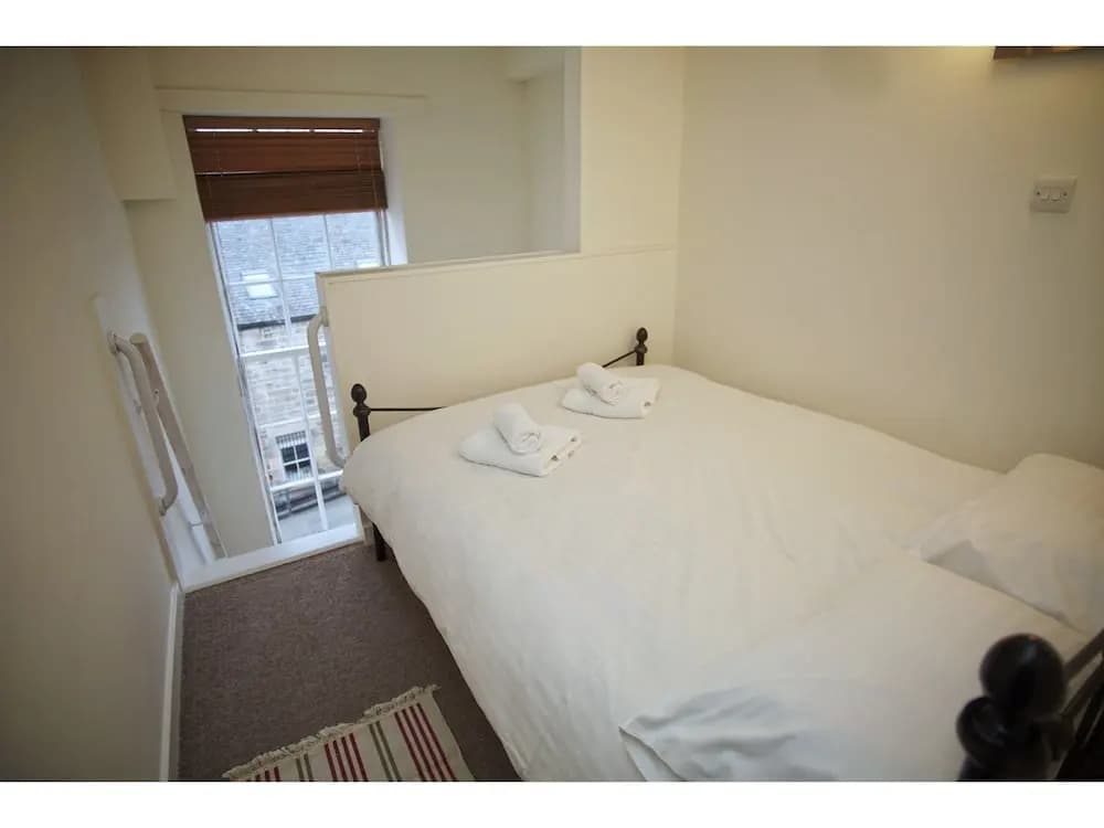 Bright, Spacious Old Town Flat for 6 - photo 5