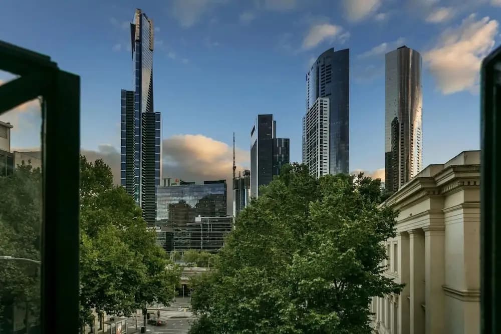 1-bedroom Unit in Classic Melbourne CBD Building! - photo 10