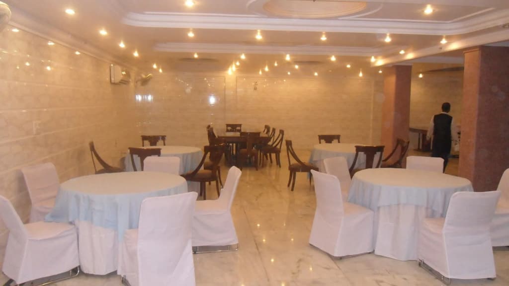 Hotel Singh International - photo 20