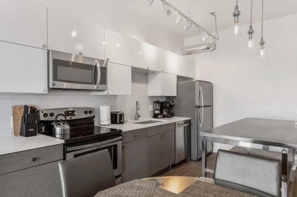 Sunset Boulevard Apartments - photo 11
