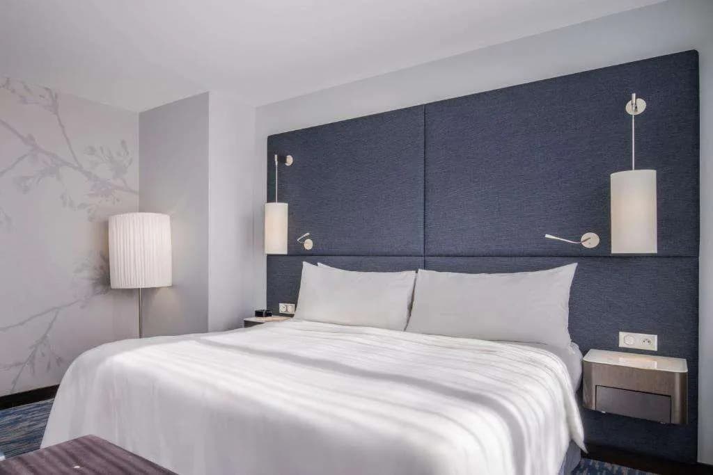 Renaissance Paris Arc de Triomphe Hotel - photo 35