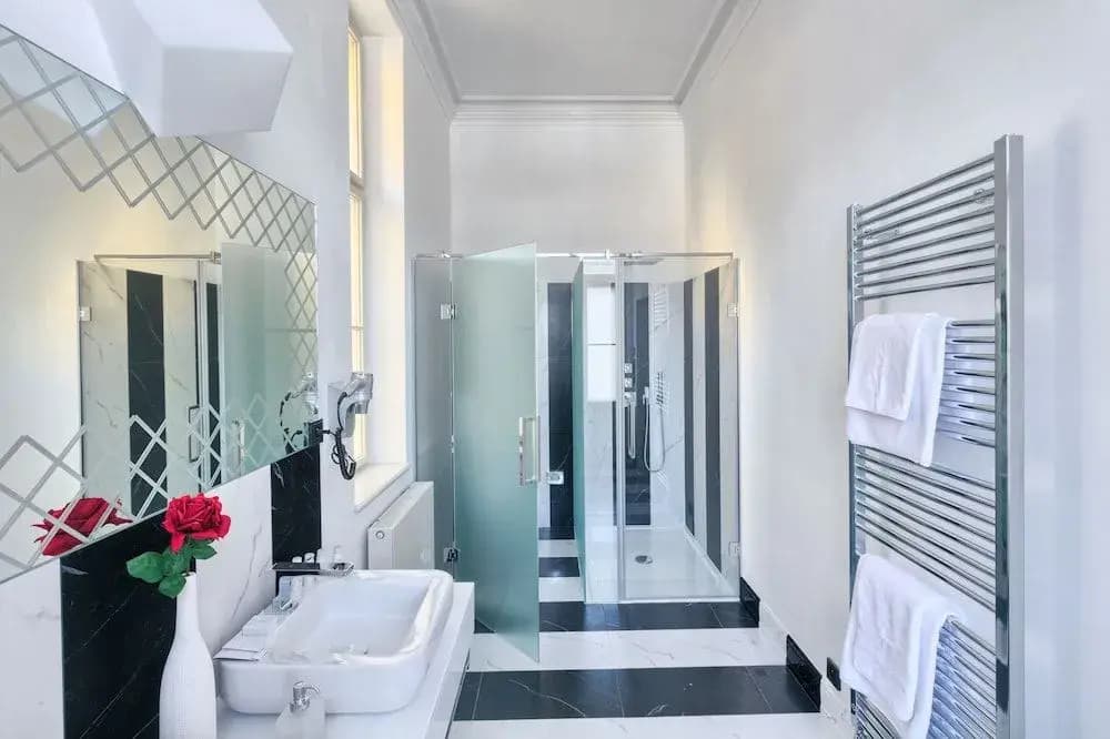 EMPIRENT Grand Central Apartments - photo 9