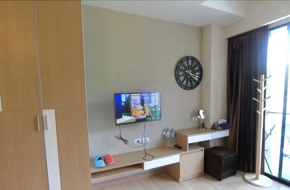 The Naithorn Condo Unit 401 - photo 6