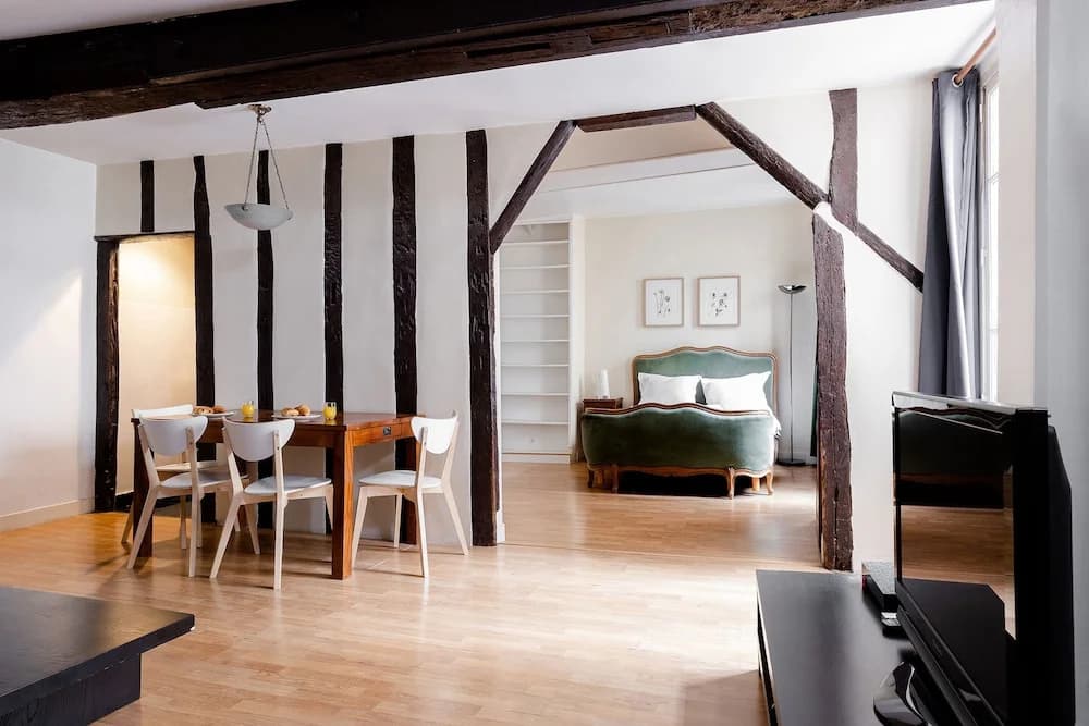 Central Paris - Chatelet Apartment - photo 2