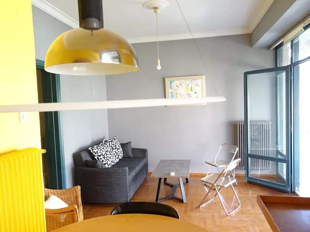 Superb location Athenian apartment - photo 2