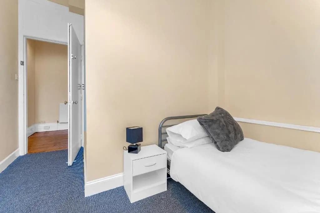 Edinburgh City Centre Jasmine Apartment -SLEEPS 7 - photo 6