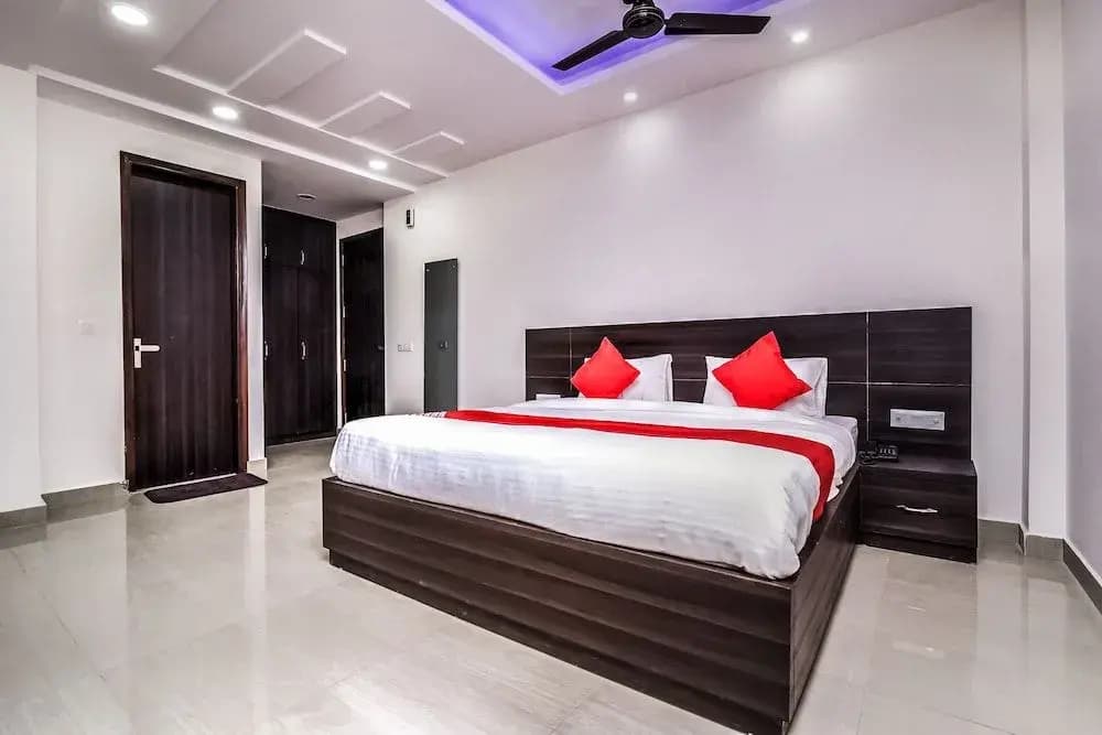 OYO 24236 Q Hotel - photo 4