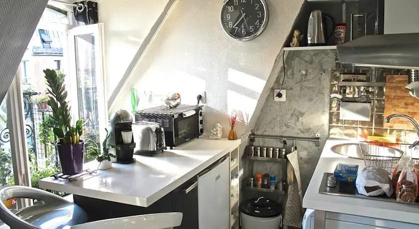 Charming Studio With Two Balconies - photo 12