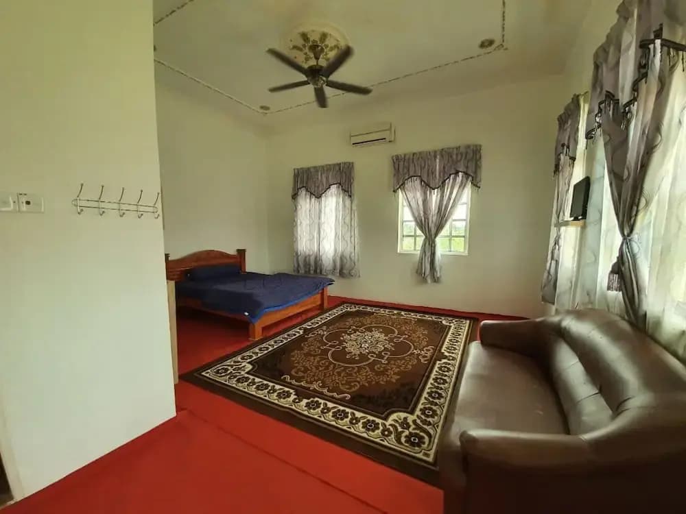 Hotel O Z Dirgahayu 313 - photo 5