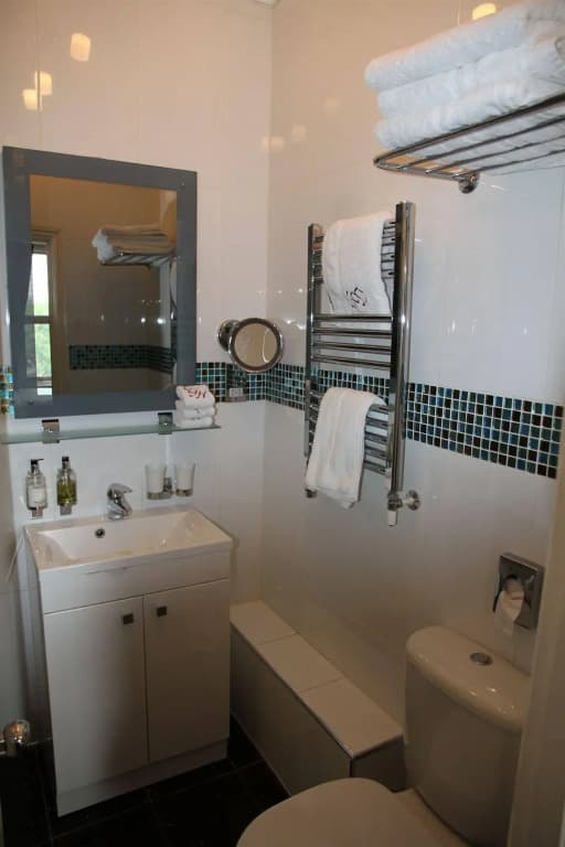 Crompton Guest House - photo 20