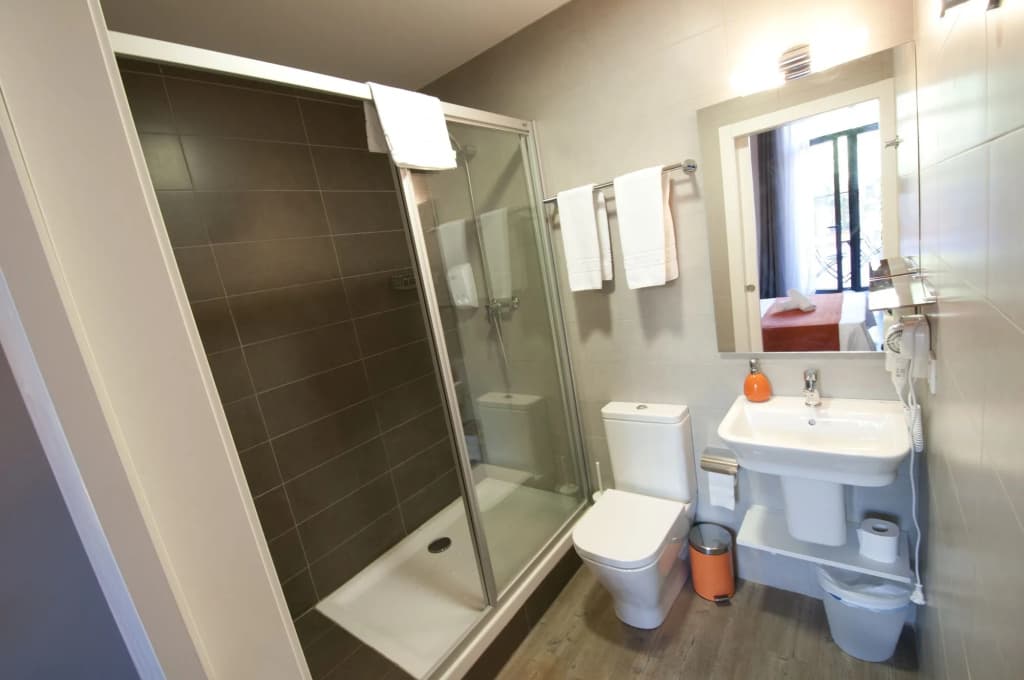 Hostal Live Barcelona - photo 9