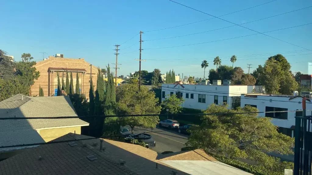 Gorgeous View 2bd 2ba Apartment in Hollywood - photo 9